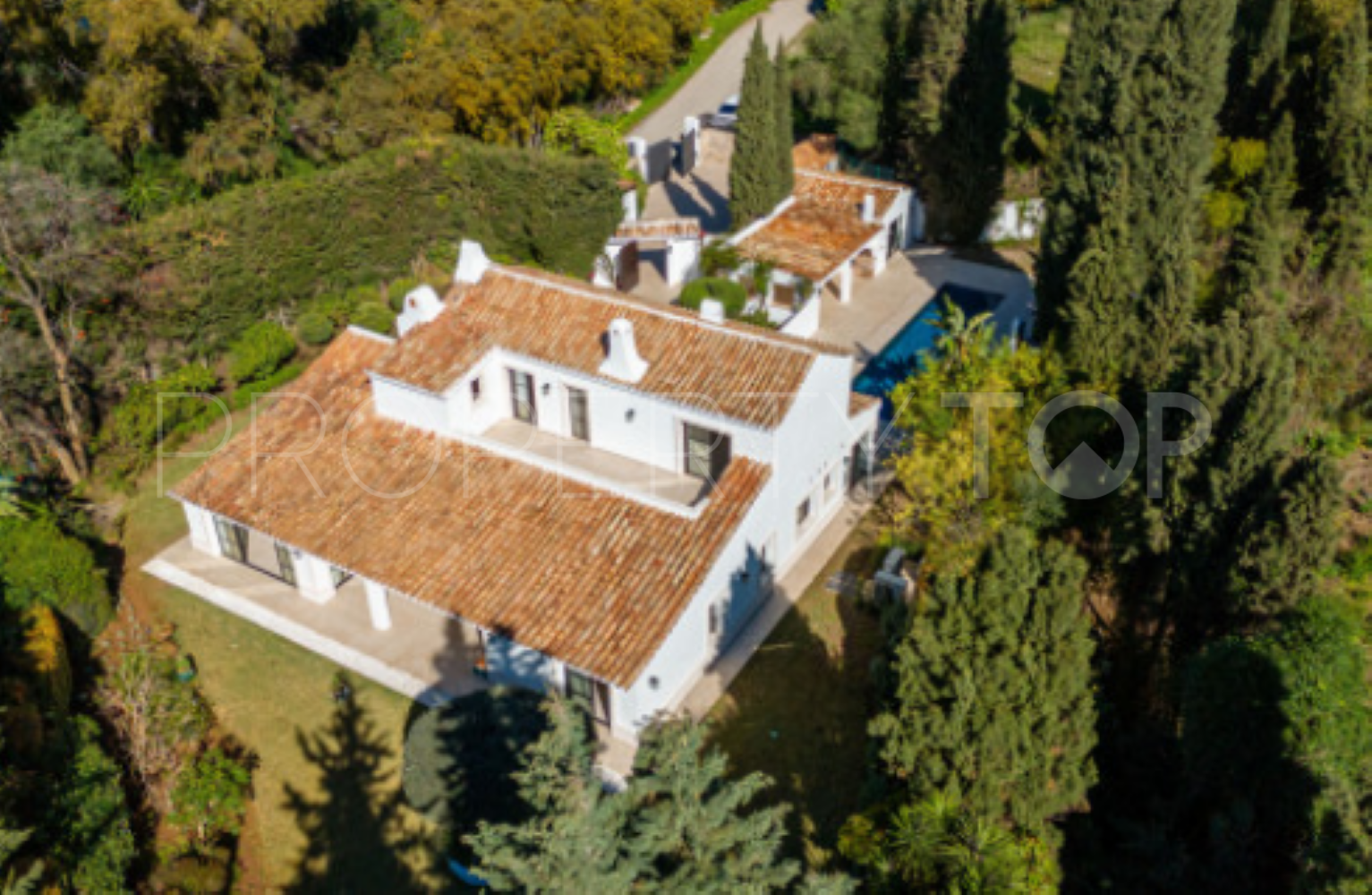 Villa for sale in Benahavis Hills Country Club with 5 bedrooms