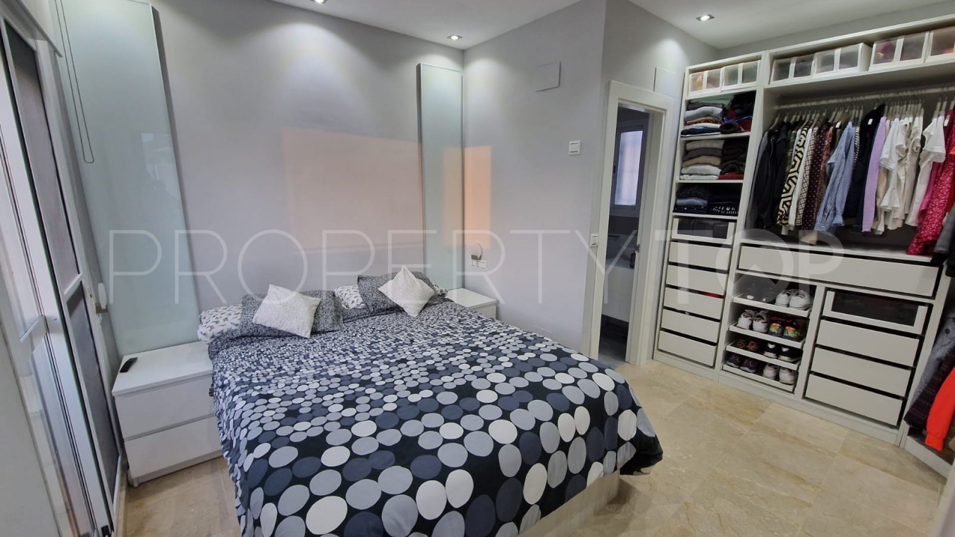 Se vende atico duplex con 2 dormitorios en Estepona Ciudad