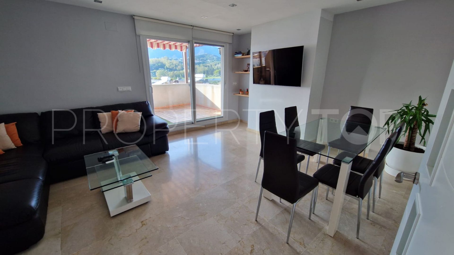 Se vende atico duplex con 2 dormitorios en Estepona Ciudad