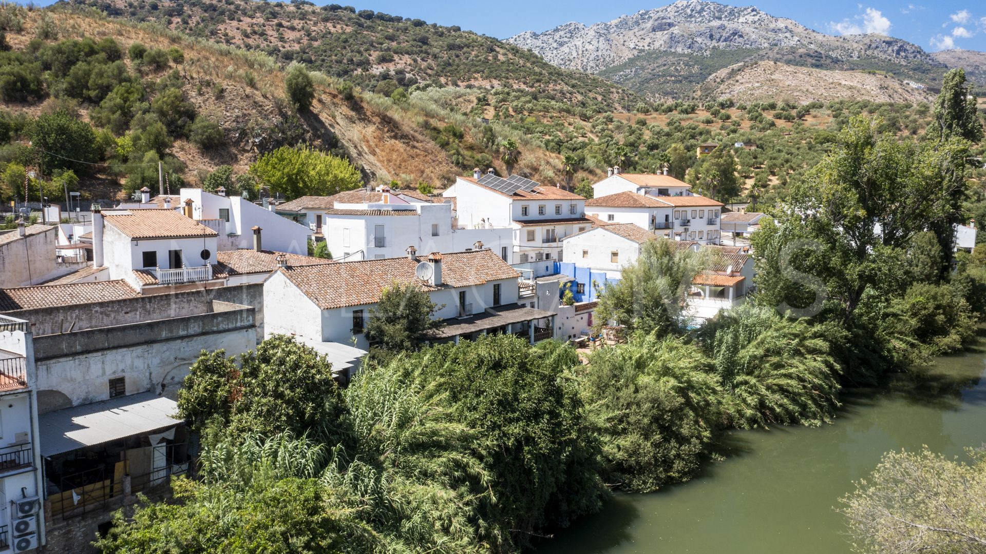 Se vende pareado in Cortes de la Frontera de 9 bedrooms