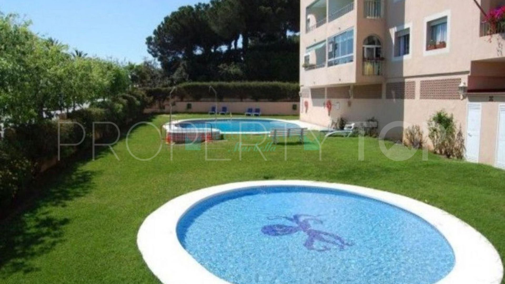 Buy Nueva Andalucia 2 bedrooms apartment