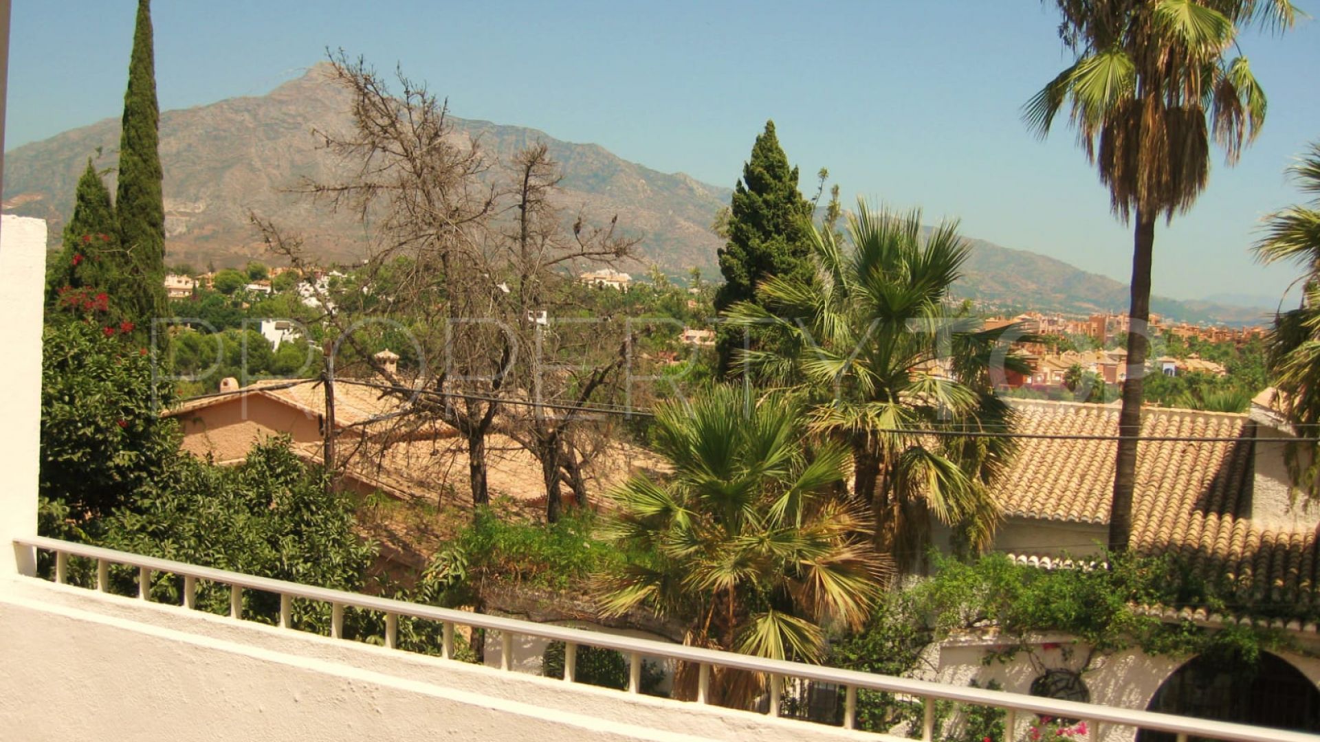 Buy Nueva Andalucia 2 bedrooms apartment