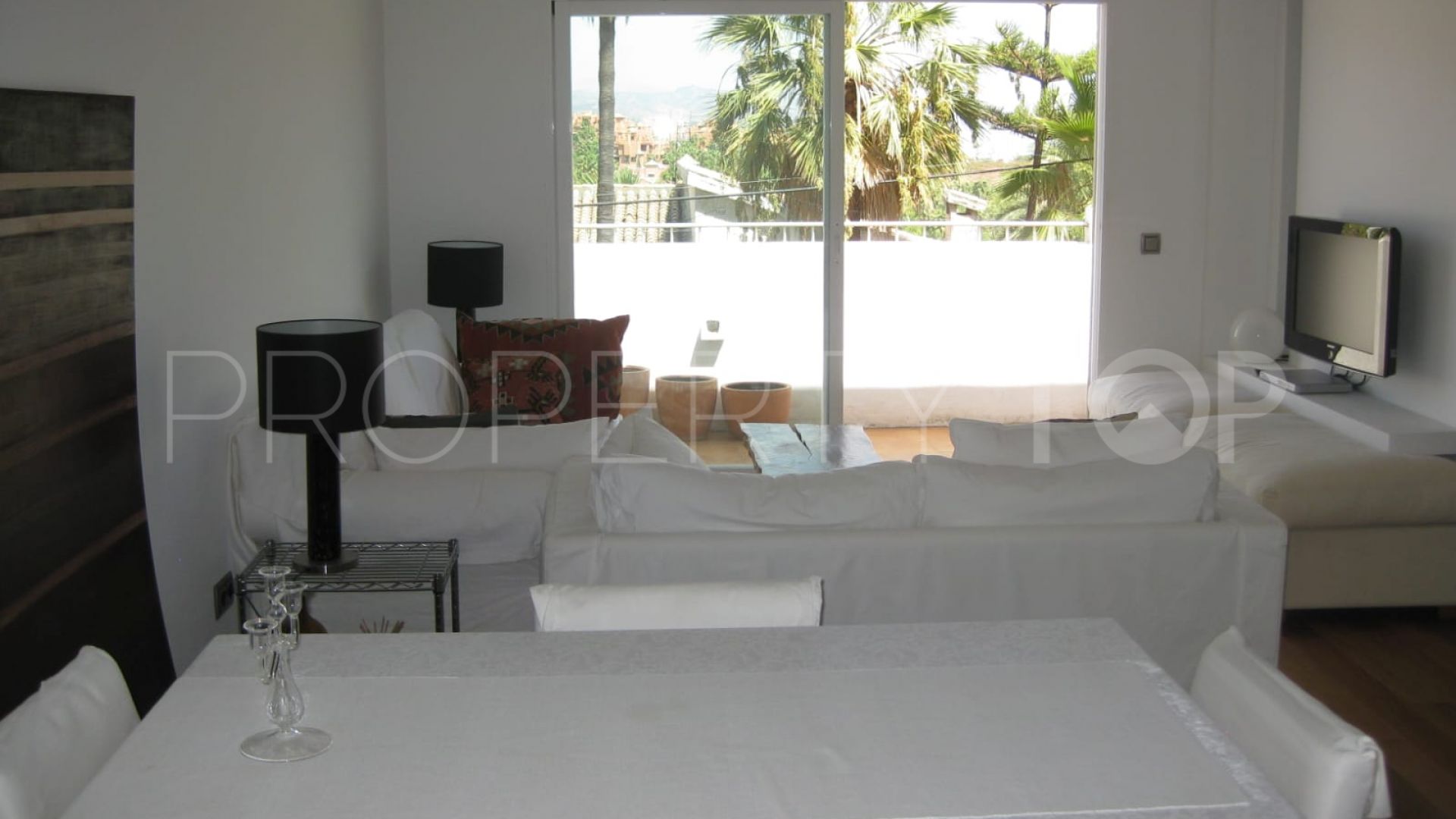 Buy Nueva Andalucia 2 bedrooms apartment