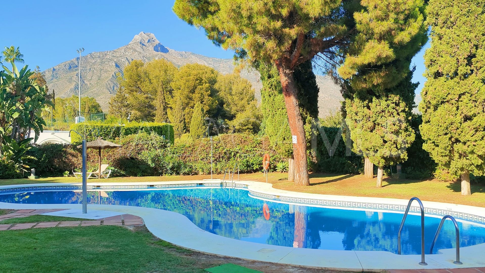 Bottenvåningslägenhet for sale in Las Lomas del Marbella Club