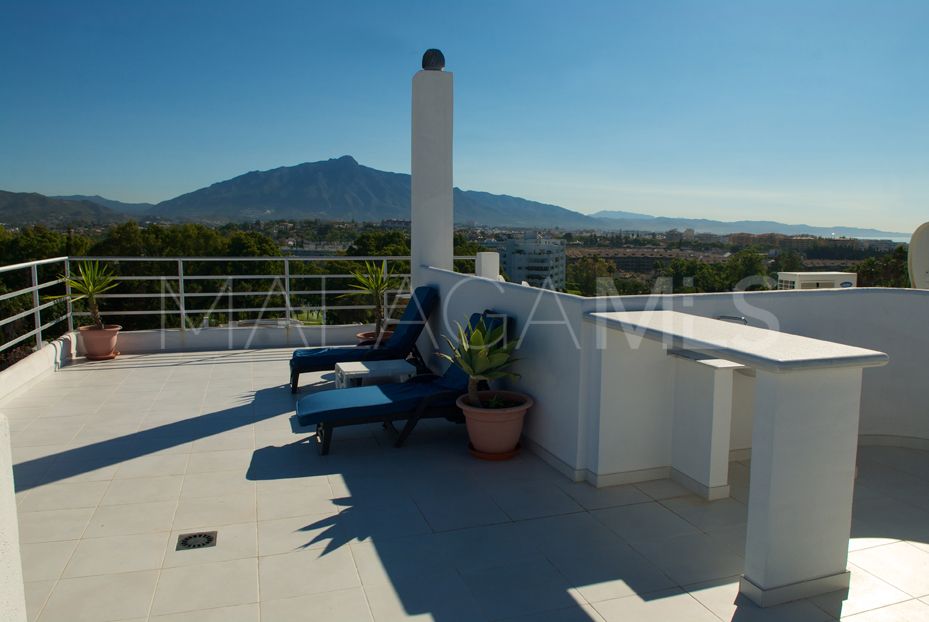 Duplex penthouse with 2 bedrooms for sale in Guadalmina Alta