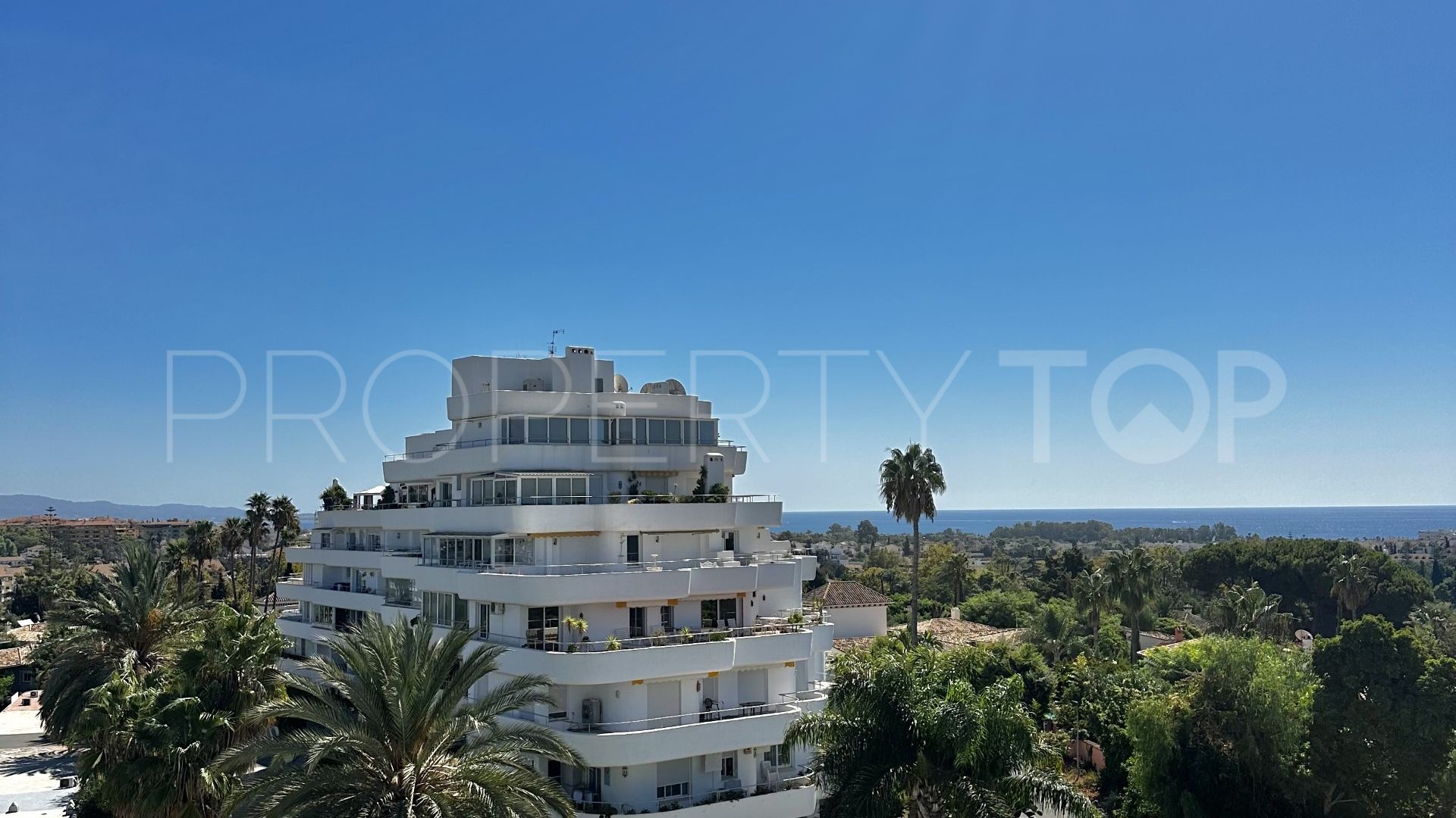 Atico duplex en venta en Guadalmina Alta con 2 dormitorios