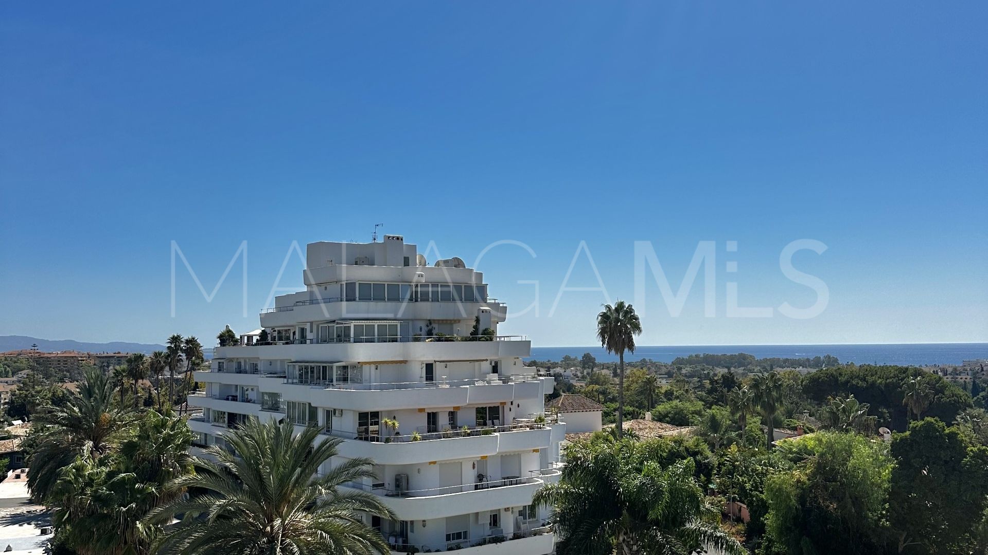 Duplex penthouse with 2 bedrooms for sale in Guadalmina Alta