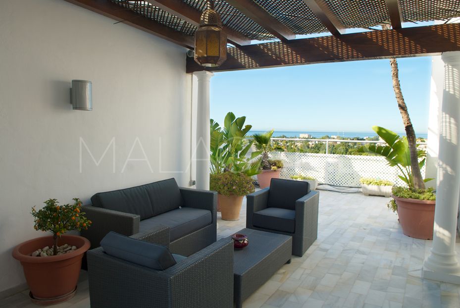 Duplex penthouse with 2 bedrooms for sale in Guadalmina Alta