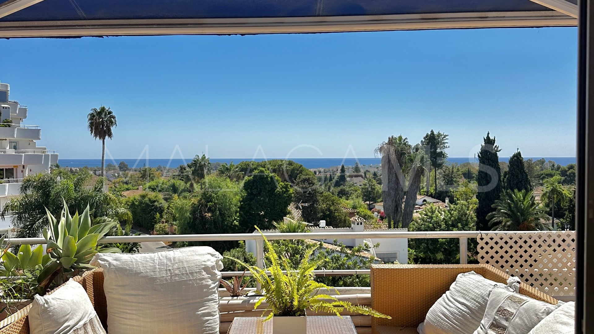 Zweistöckiges penthouse for sale in Guadalmina Alta