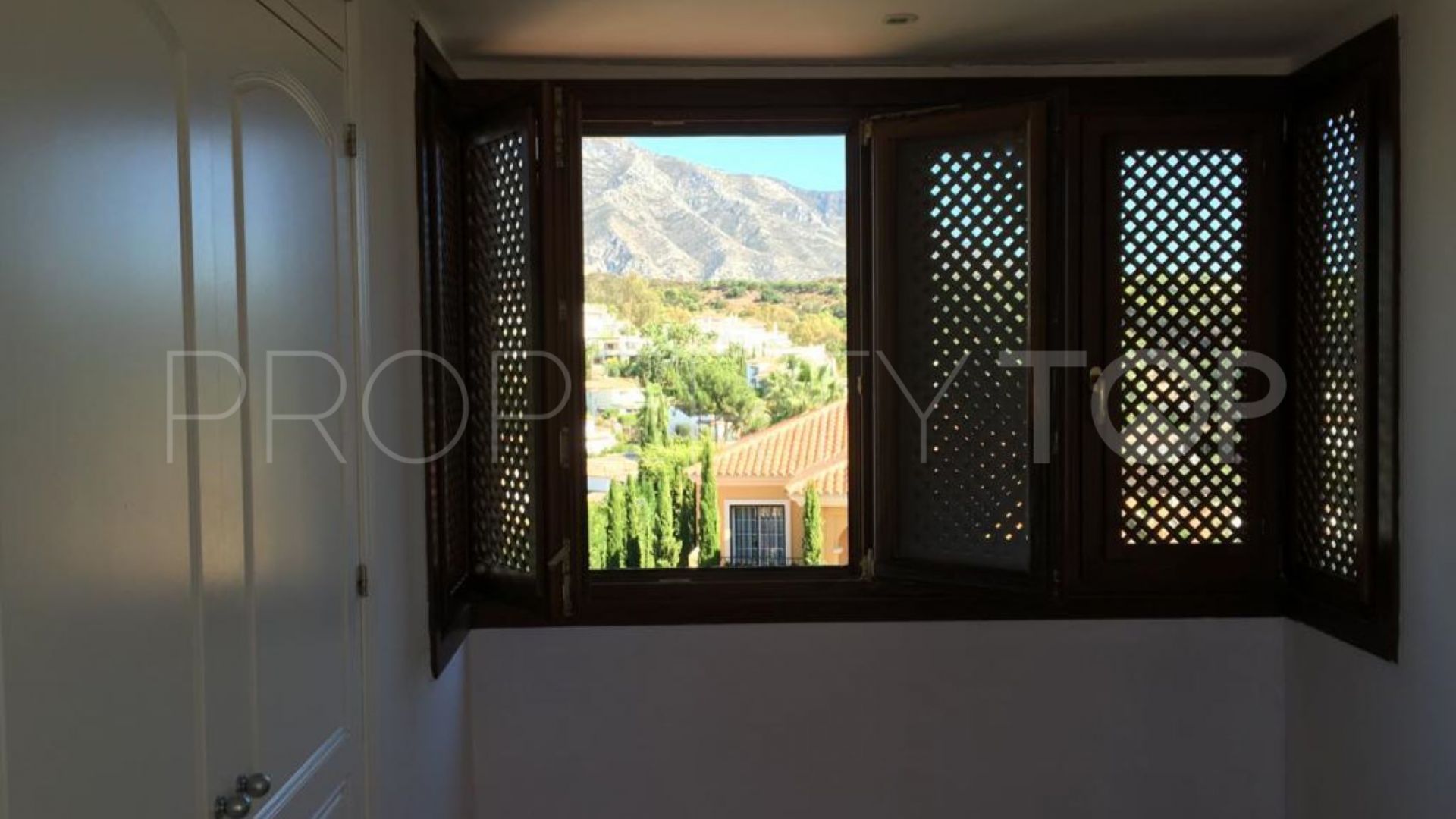 For sale 4 bedrooms house in Los Naranjos