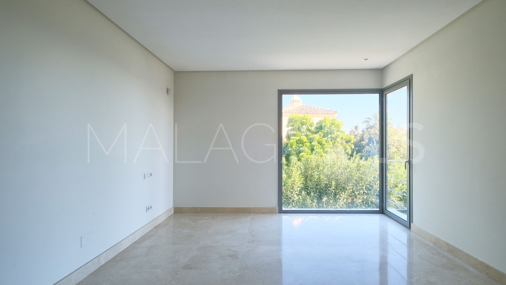 Villa for sale in Benahavis