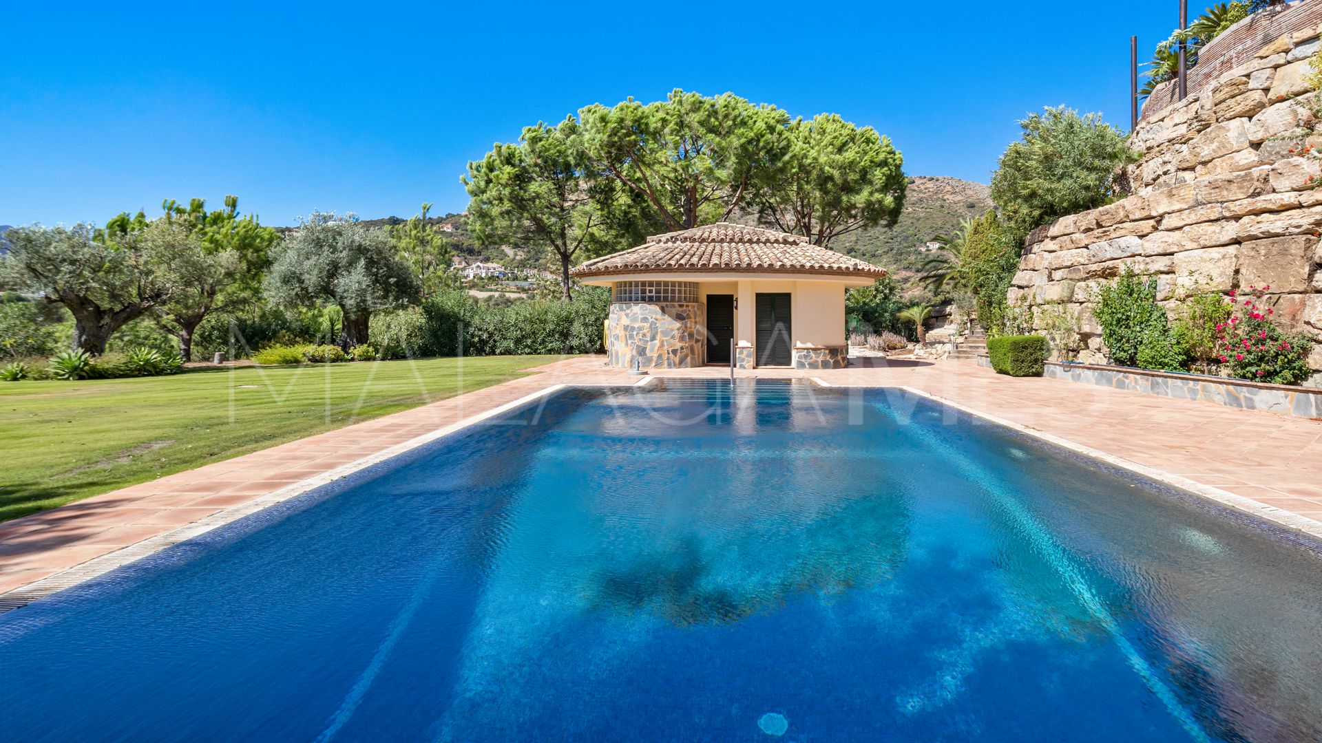 Villa for sale in Benahavis