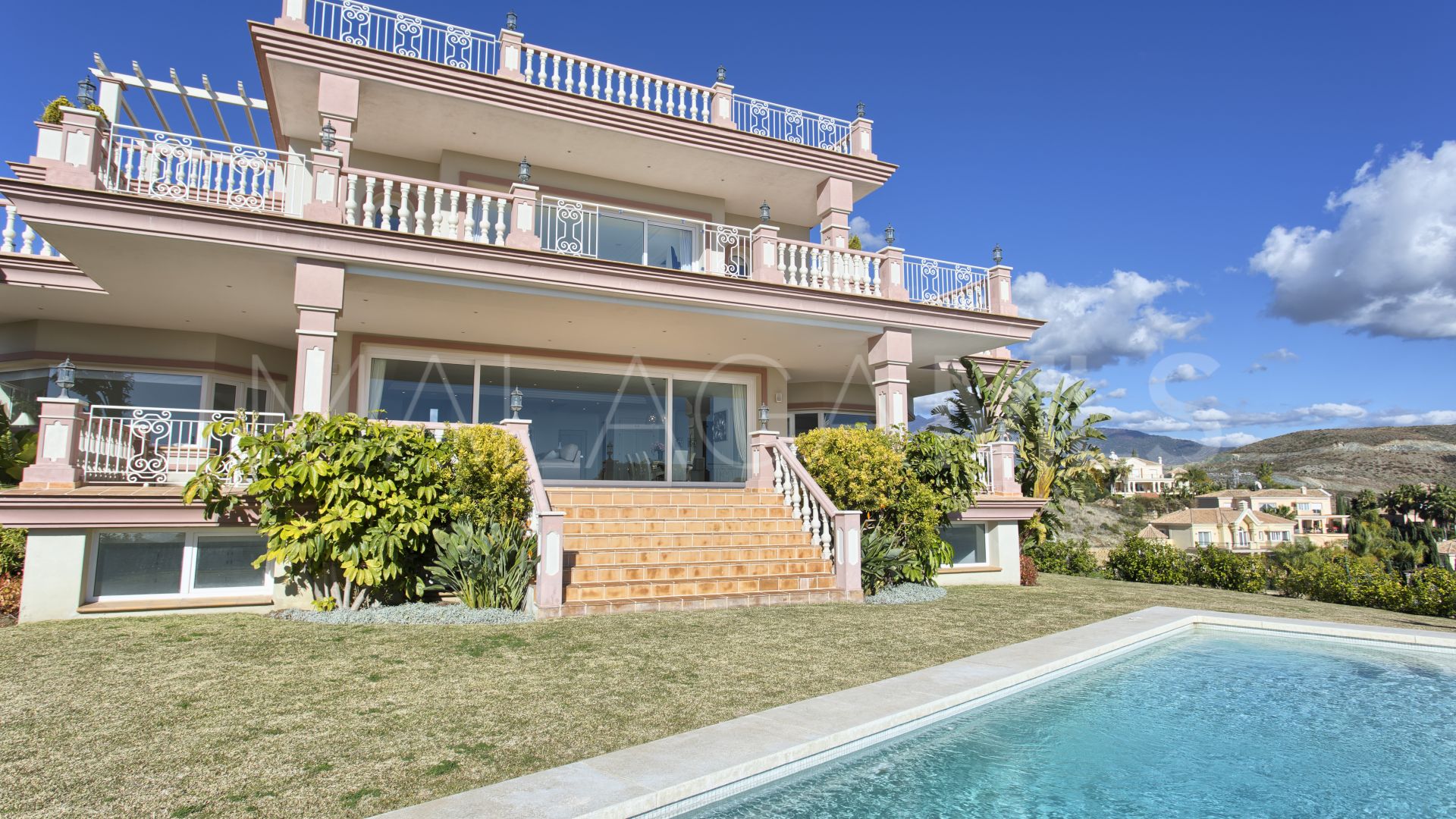 8 bedrooms villa in Benahavis for sale