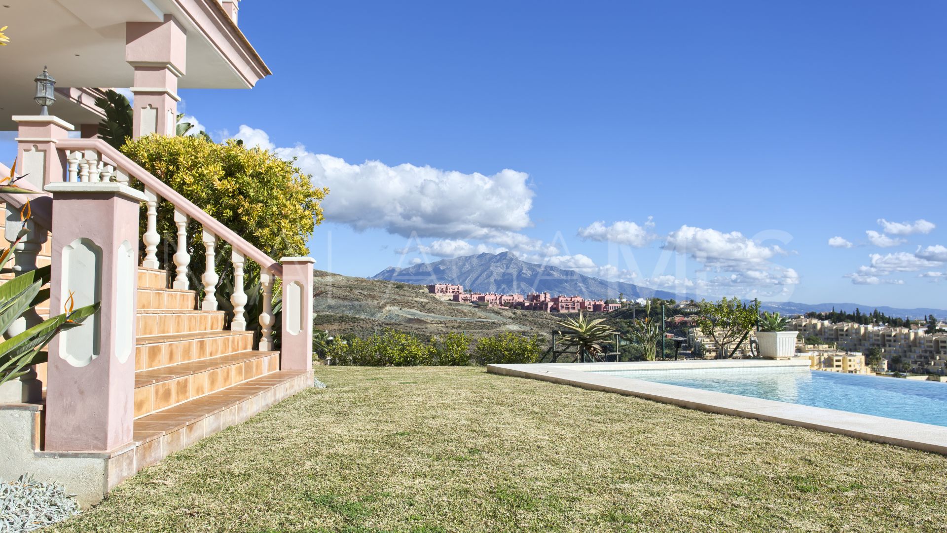 8 bedrooms villa in Benahavis for sale