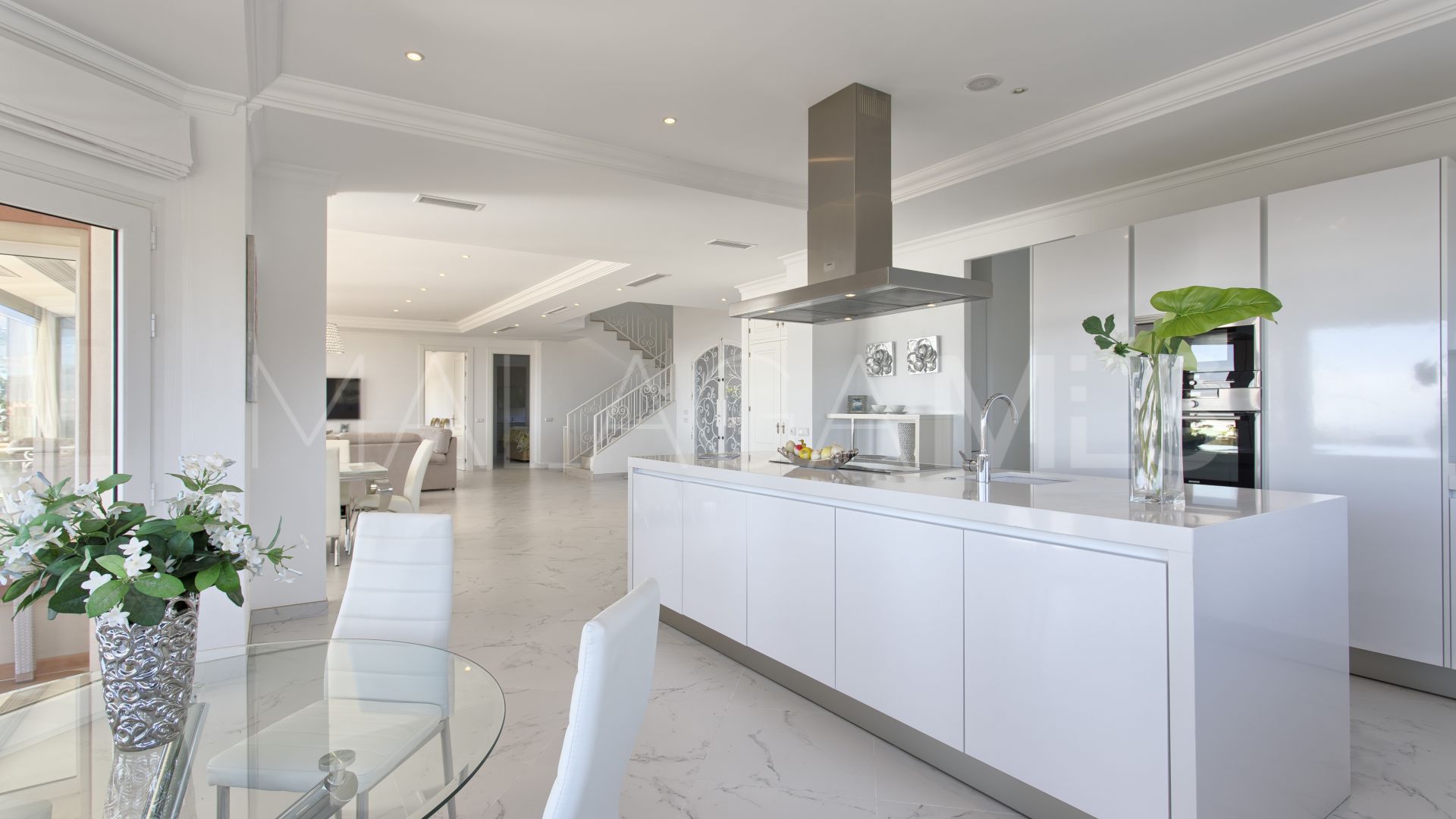 Villa for sale in Benahavis