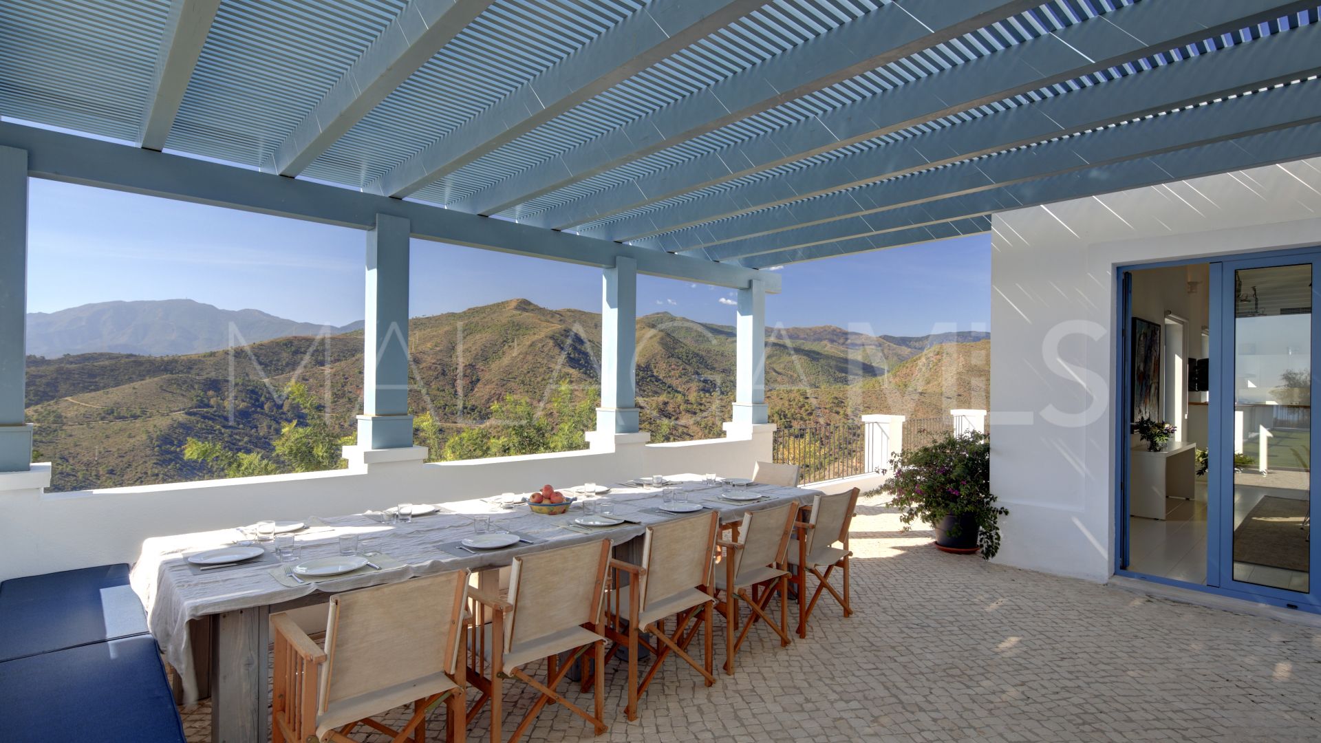 Buy villa in Benahavis with 5 bedrooms