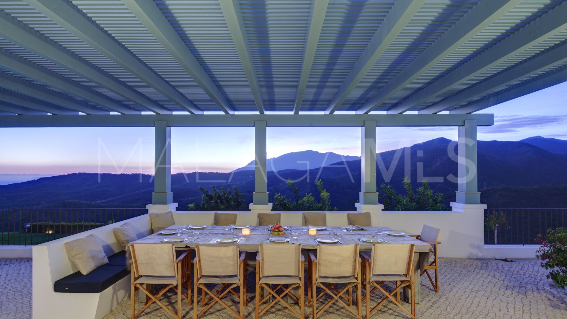 Buy villa in Benahavis with 5 bedrooms