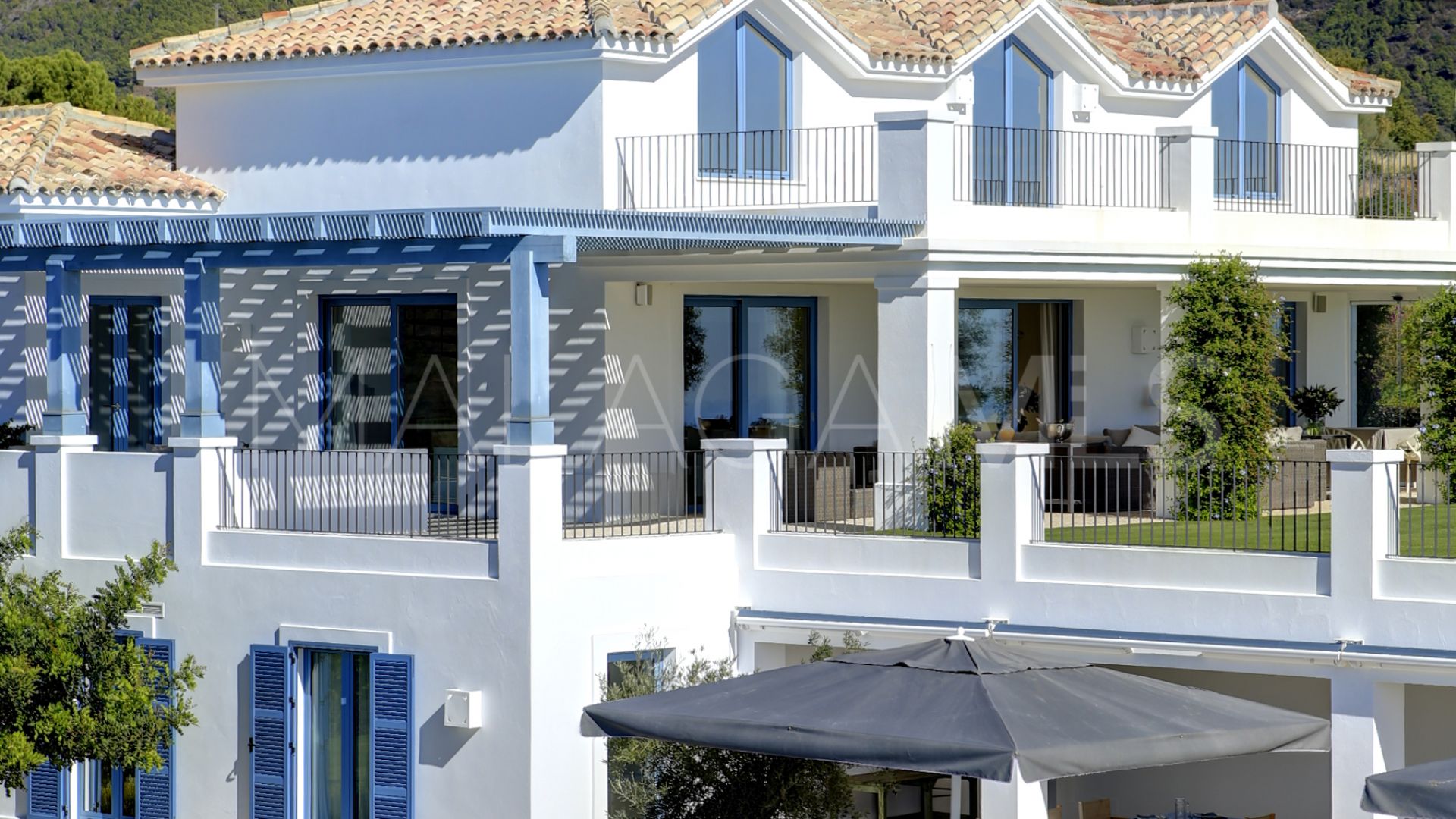 Buy Benahavis villa with 5 bedrooms