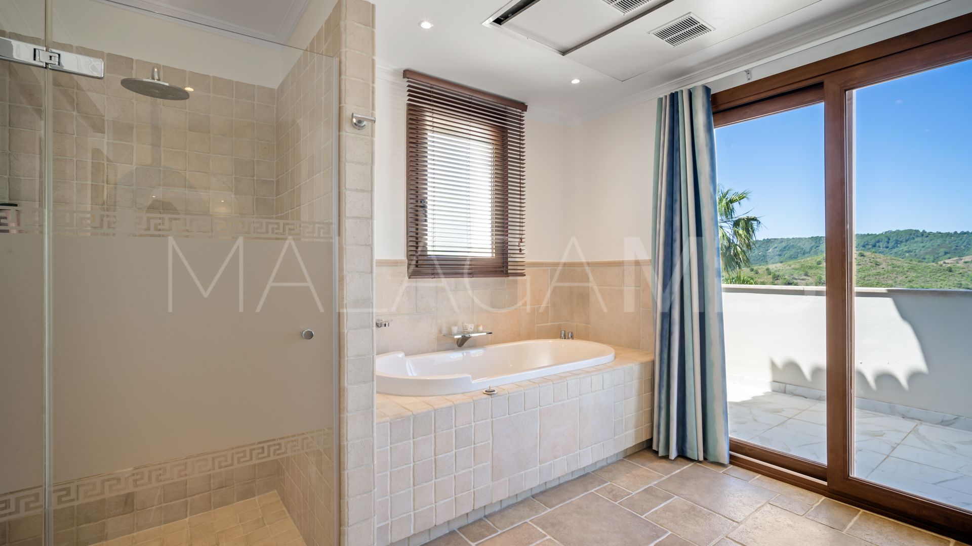 For sale 6 bedrooms villa in Benahavis