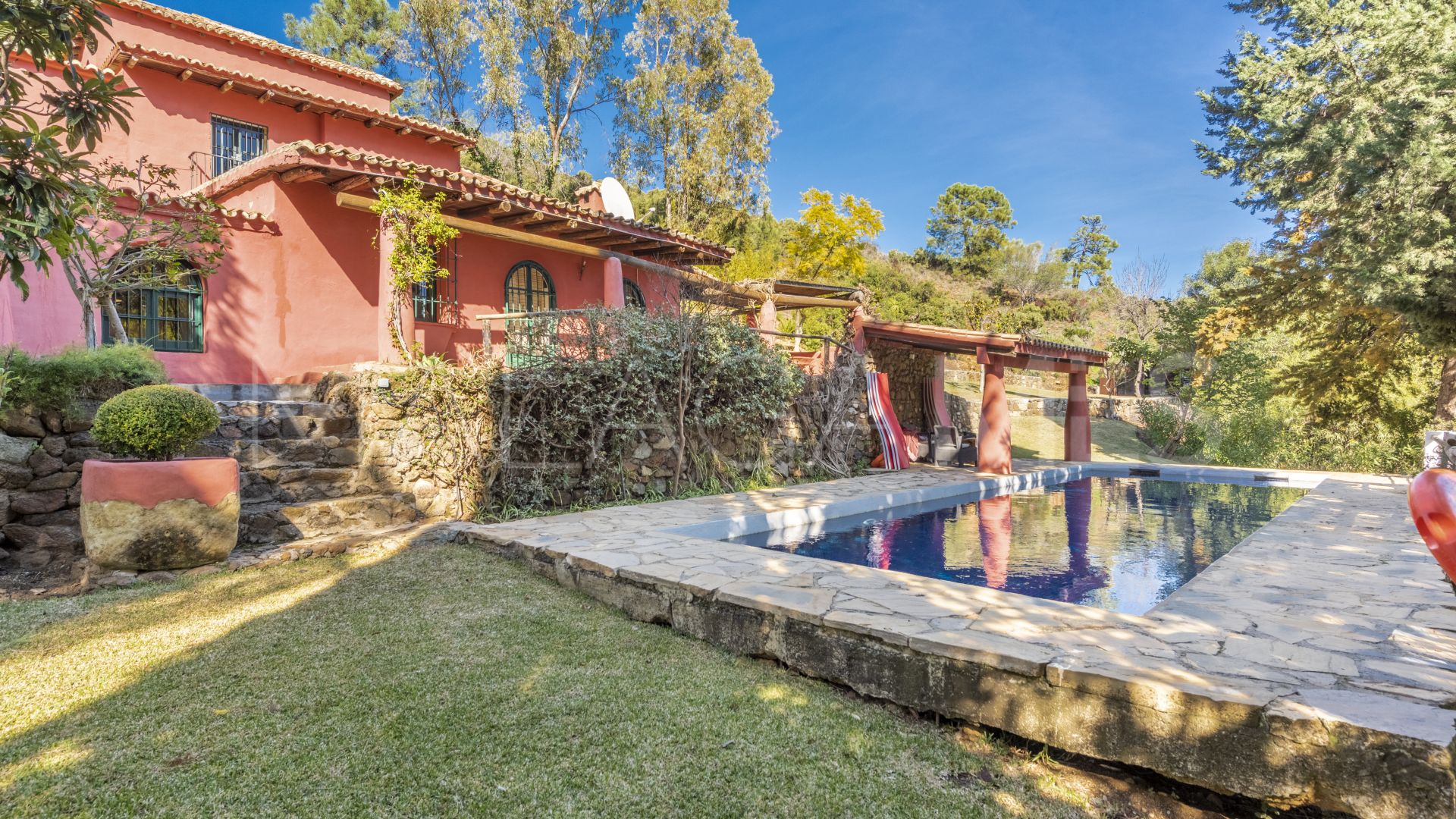 Villa in Benahavis for sale