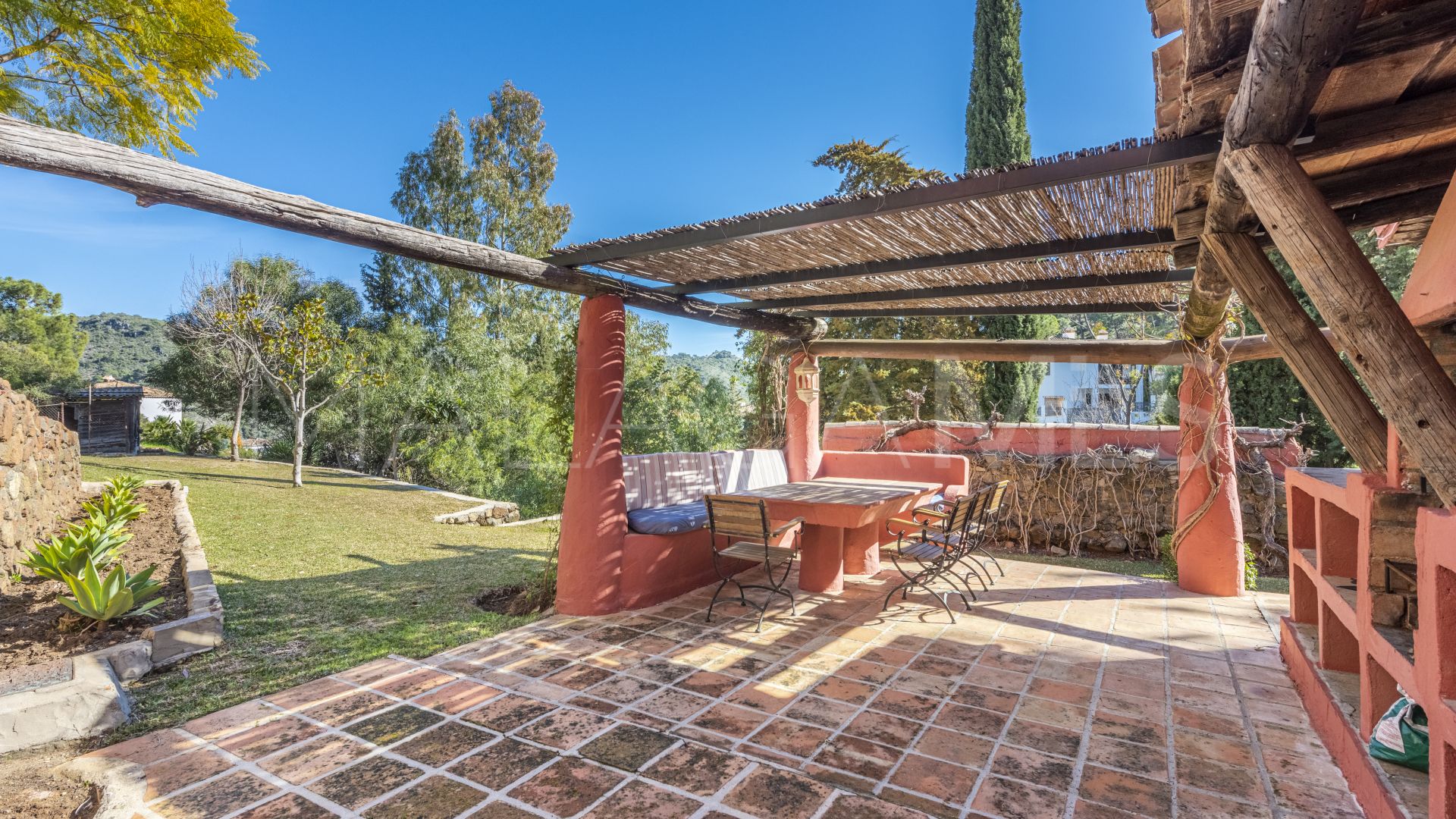 Villa for sale in Benahavis