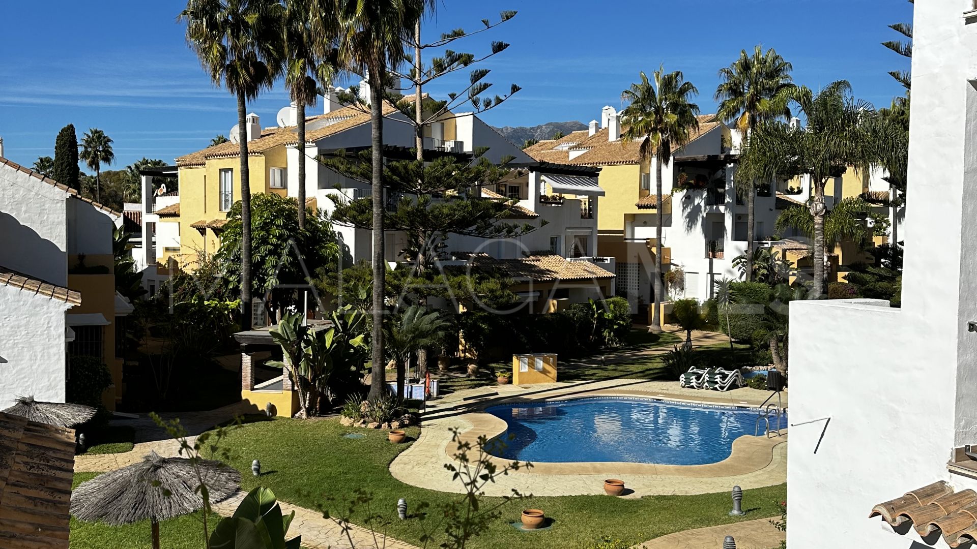 Buy adosado with 5 bedrooms in Bahia de Marbella