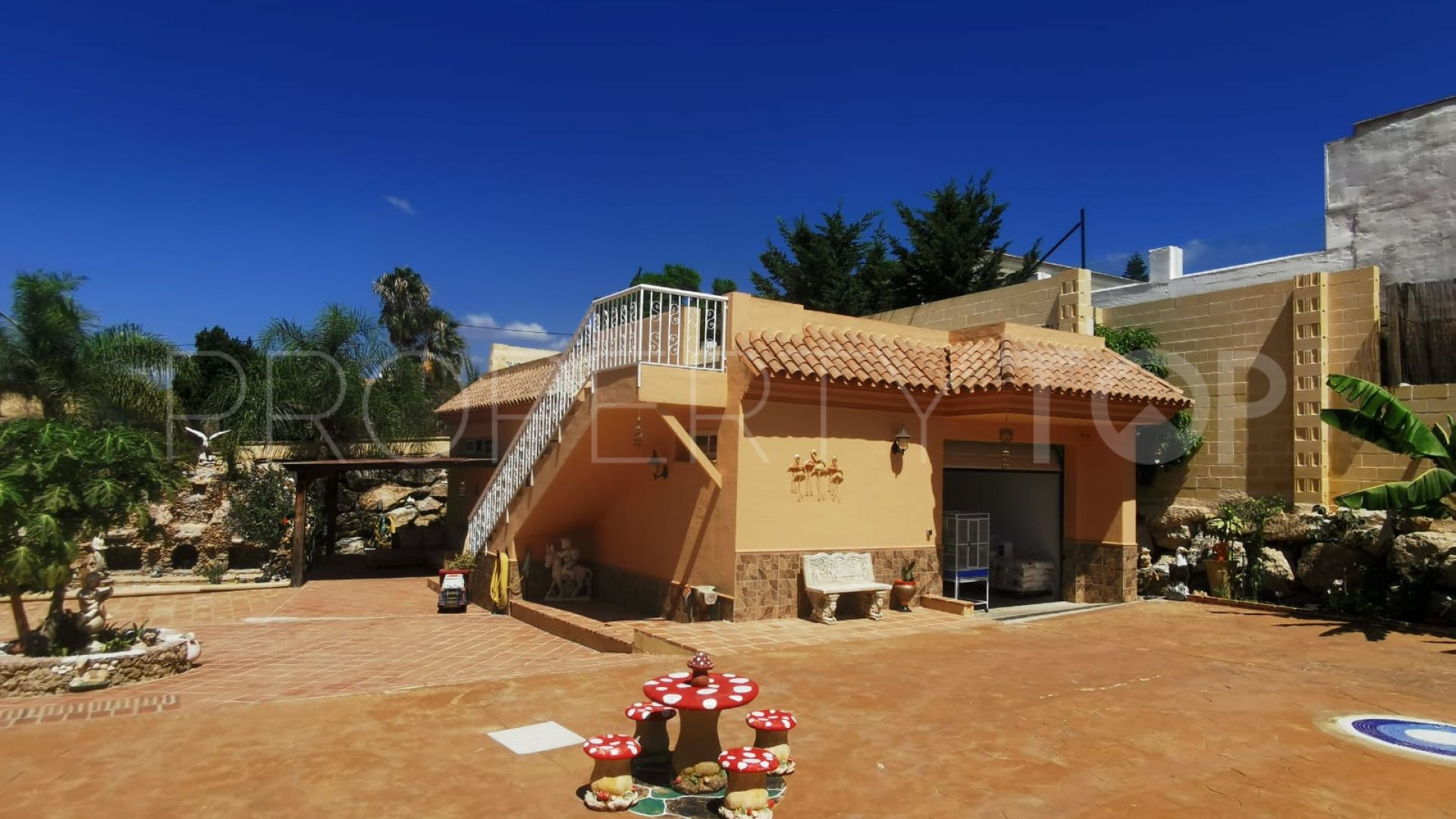 Buy Cala de Mijas villa with 6 bedrooms