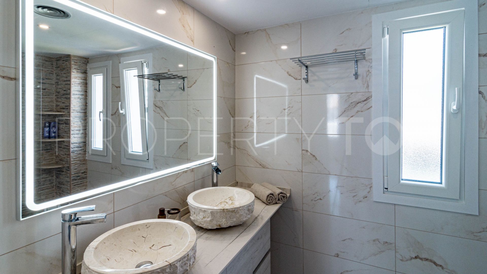 2 bedrooms duplex penthouse in Los Naranjos de Marbella for sale
