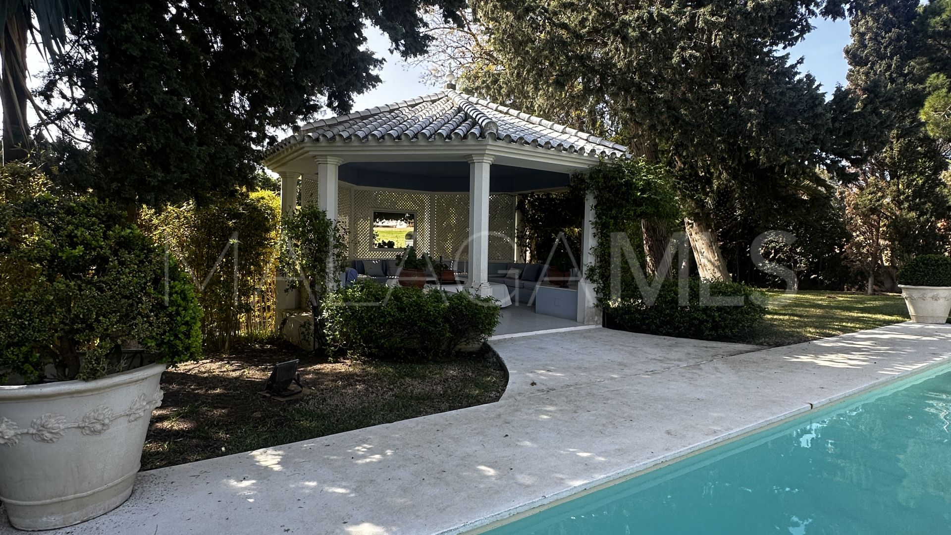 Villa for sale in Calahonda