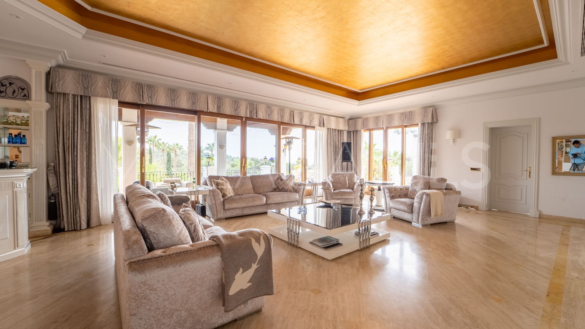 Villa for sale in Benahavis