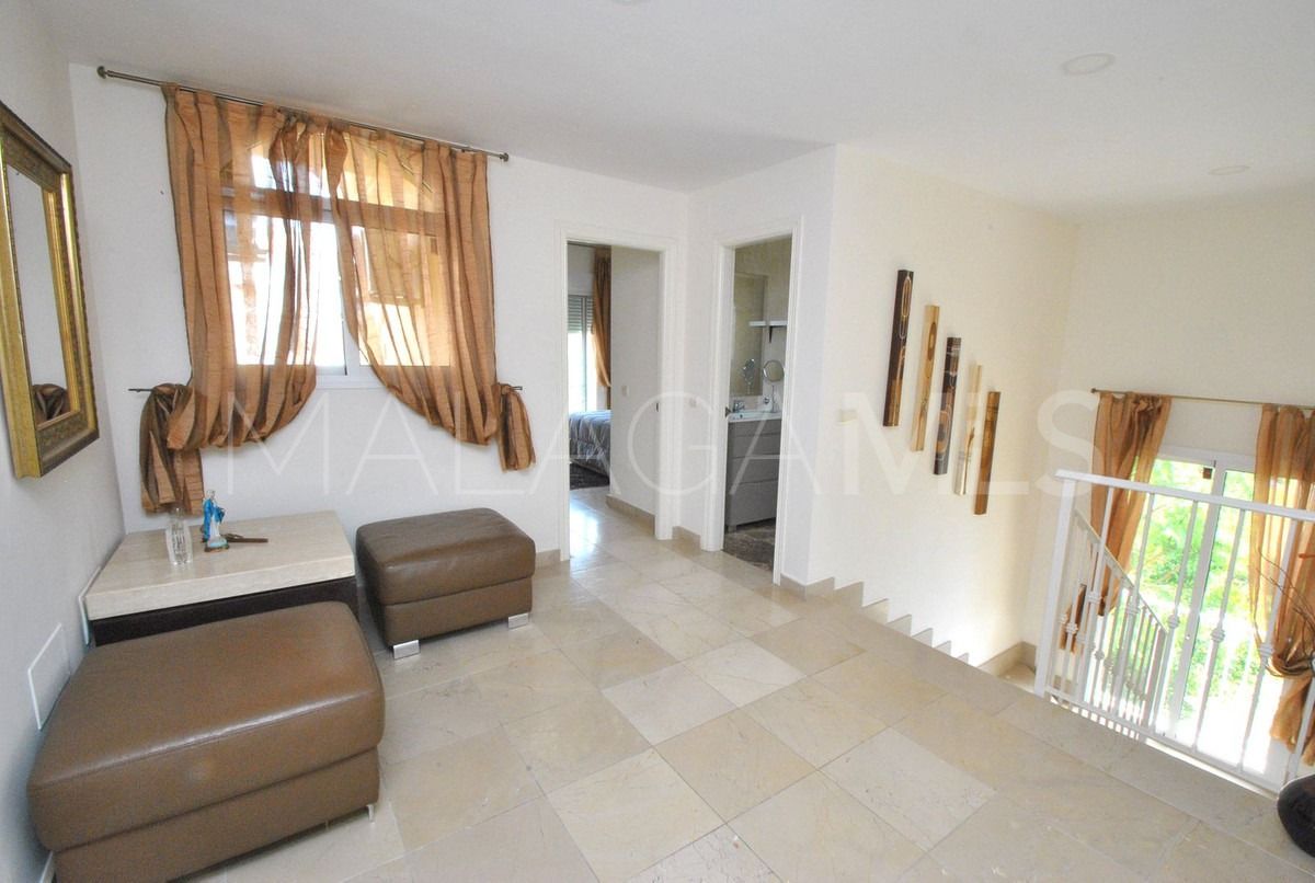 Se vende villa in Mijas Costa with 4 bedrooms