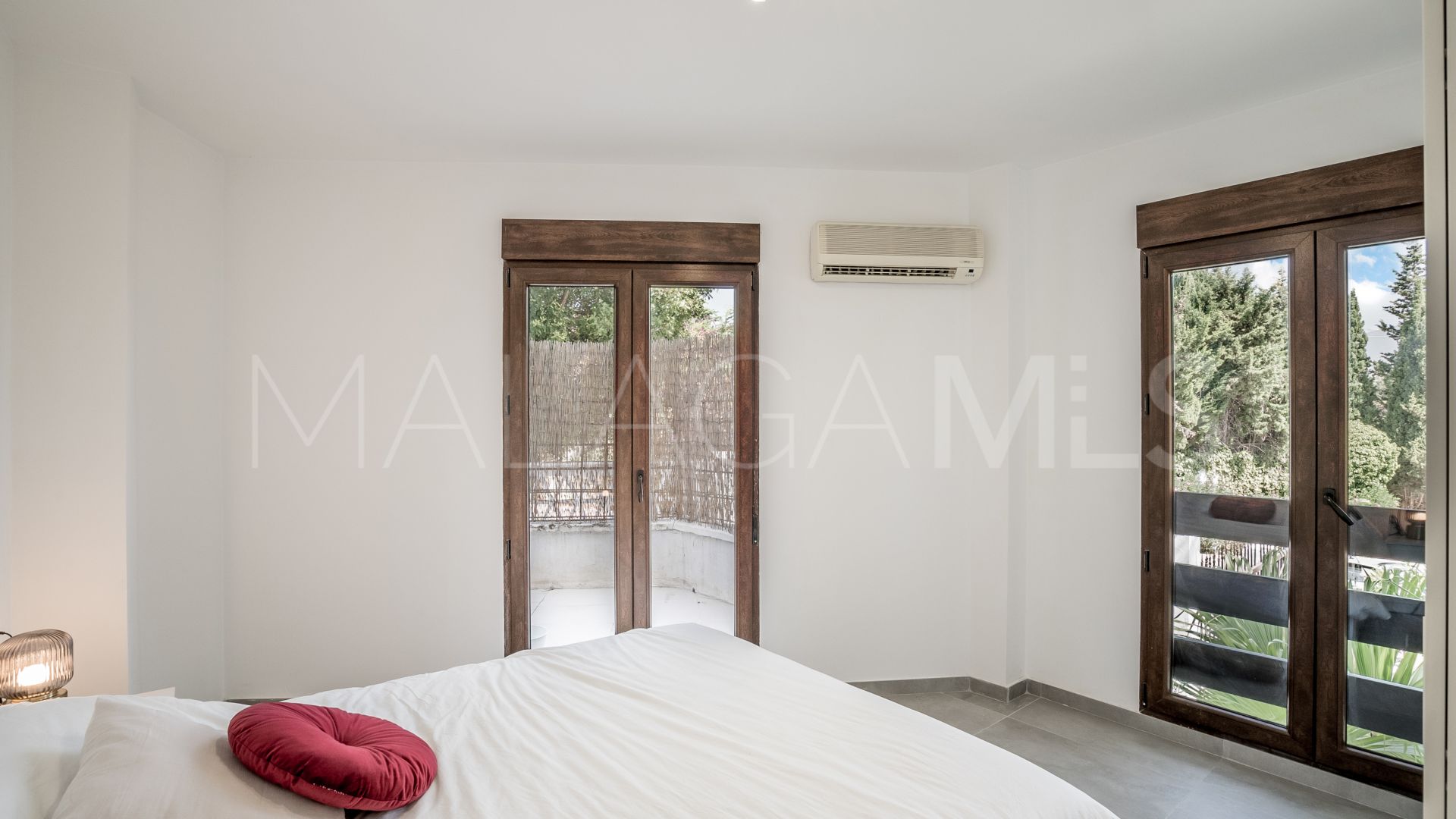 For sale Nueva Andalucia apartment with 2 bedrooms
