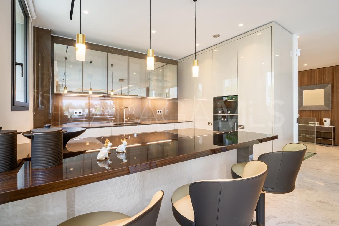 Tvåvåningslägenhet for sale in Marbella Golden Mile