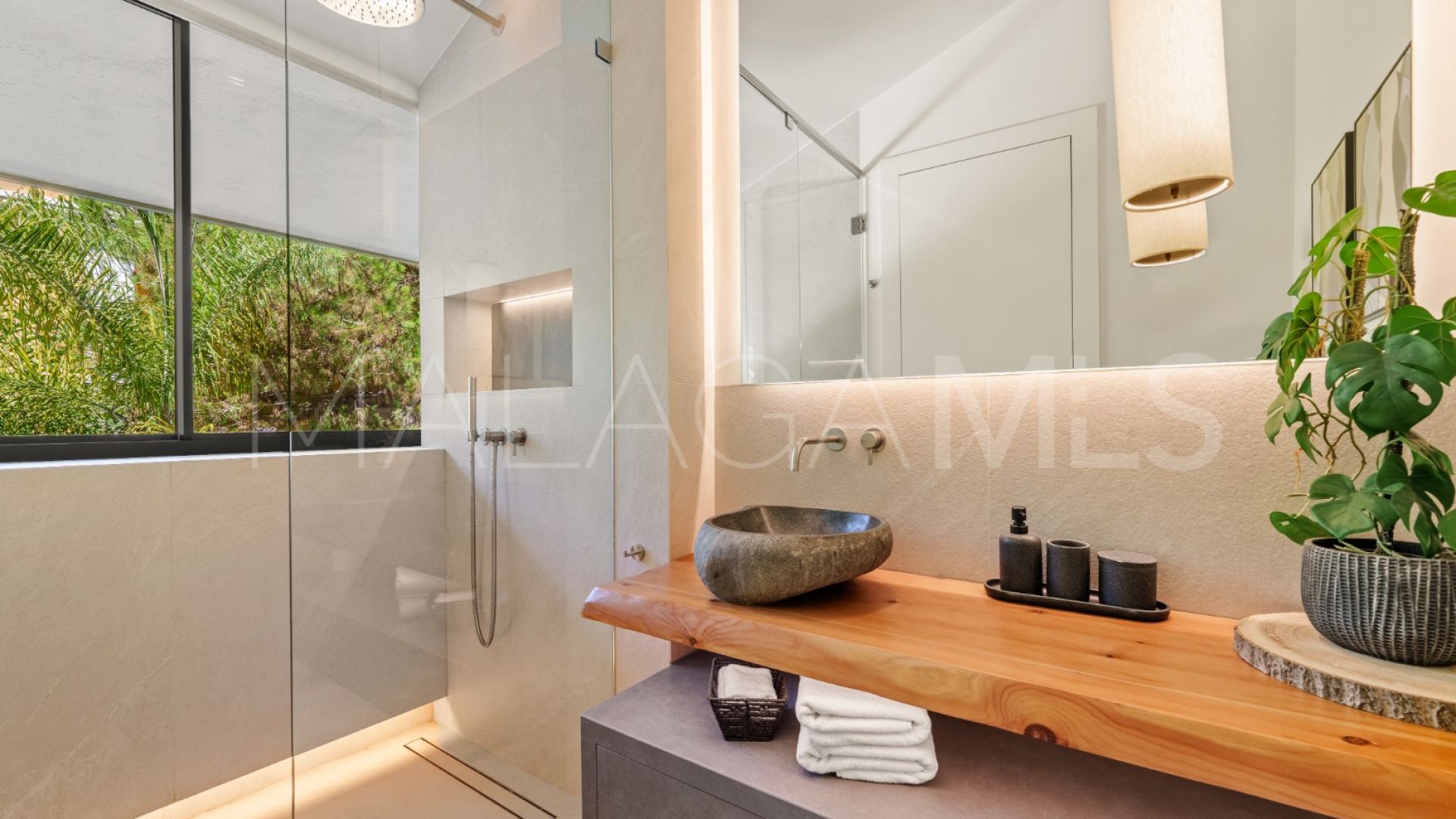 Las Chapas, villa de 5 bedrooms for sale