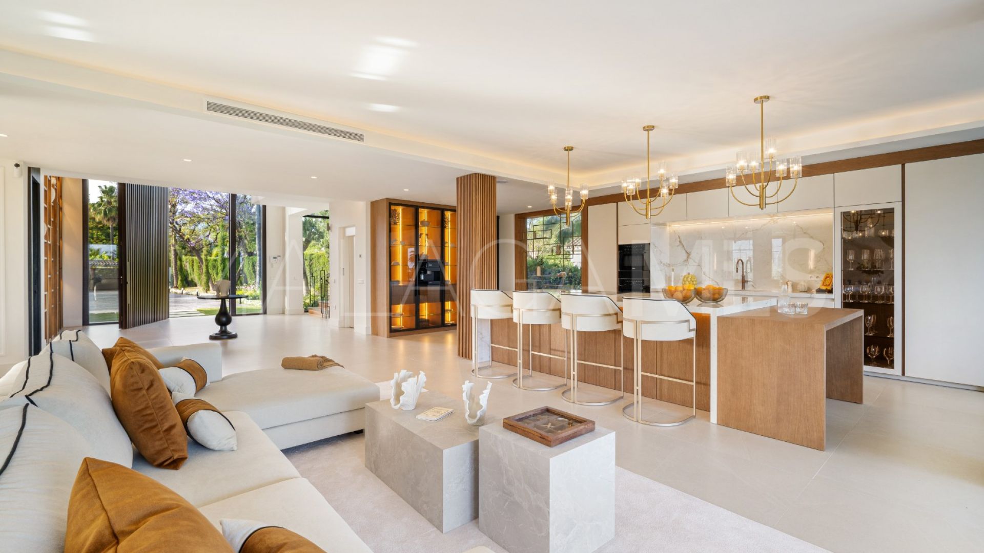 For sale Los Naranjos villa with 6 bedrooms