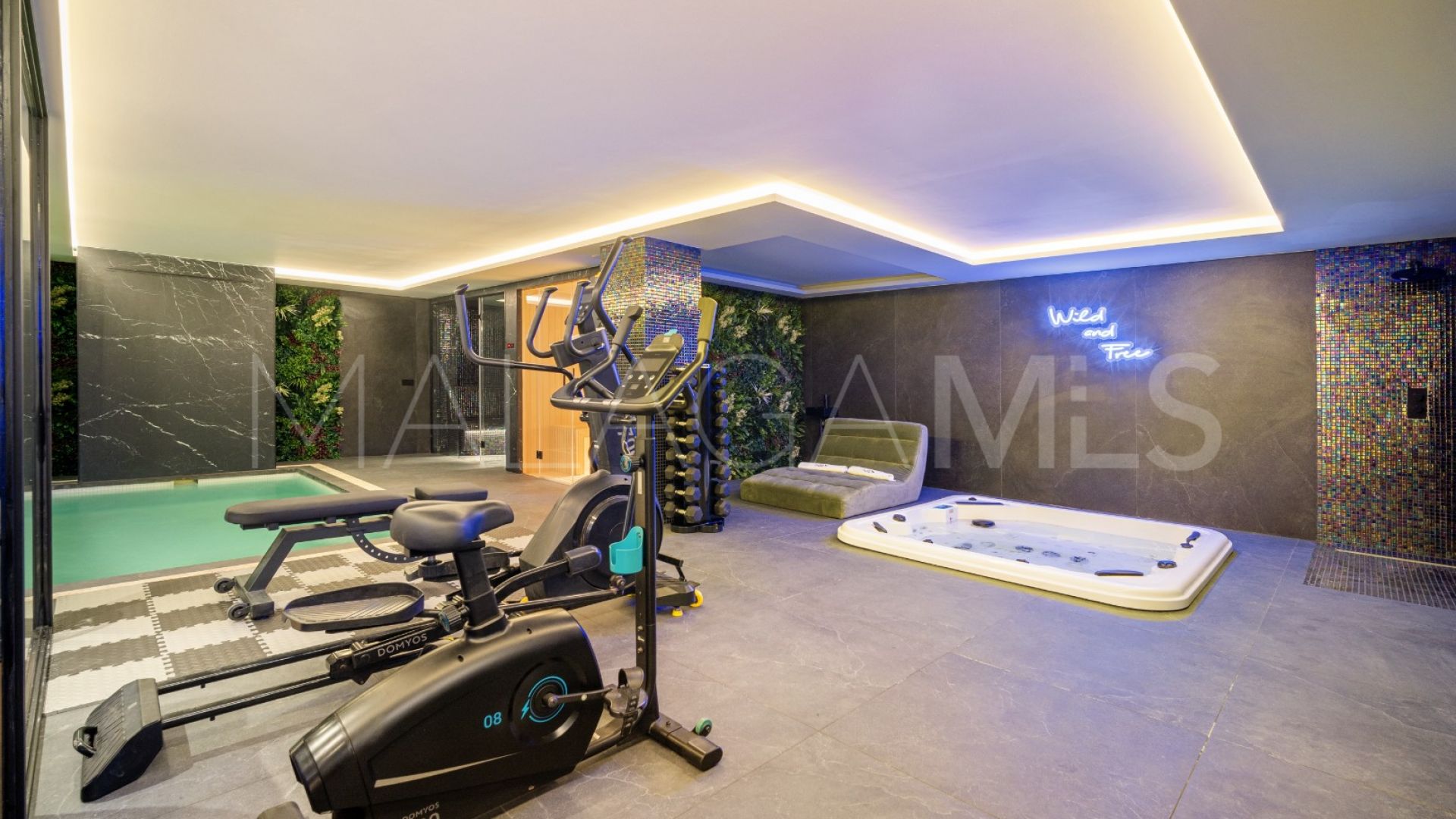 For sale Los Naranjos villa with 6 bedrooms