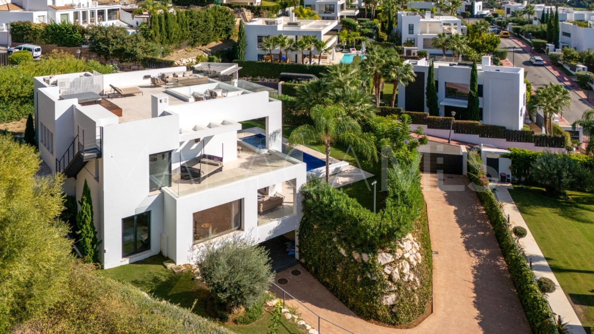 For sale Los Olivos villa with 6 bedrooms