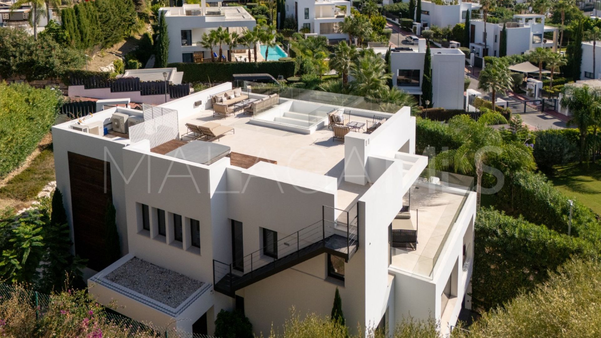 For sale Los Olivos villa with 6 bedrooms