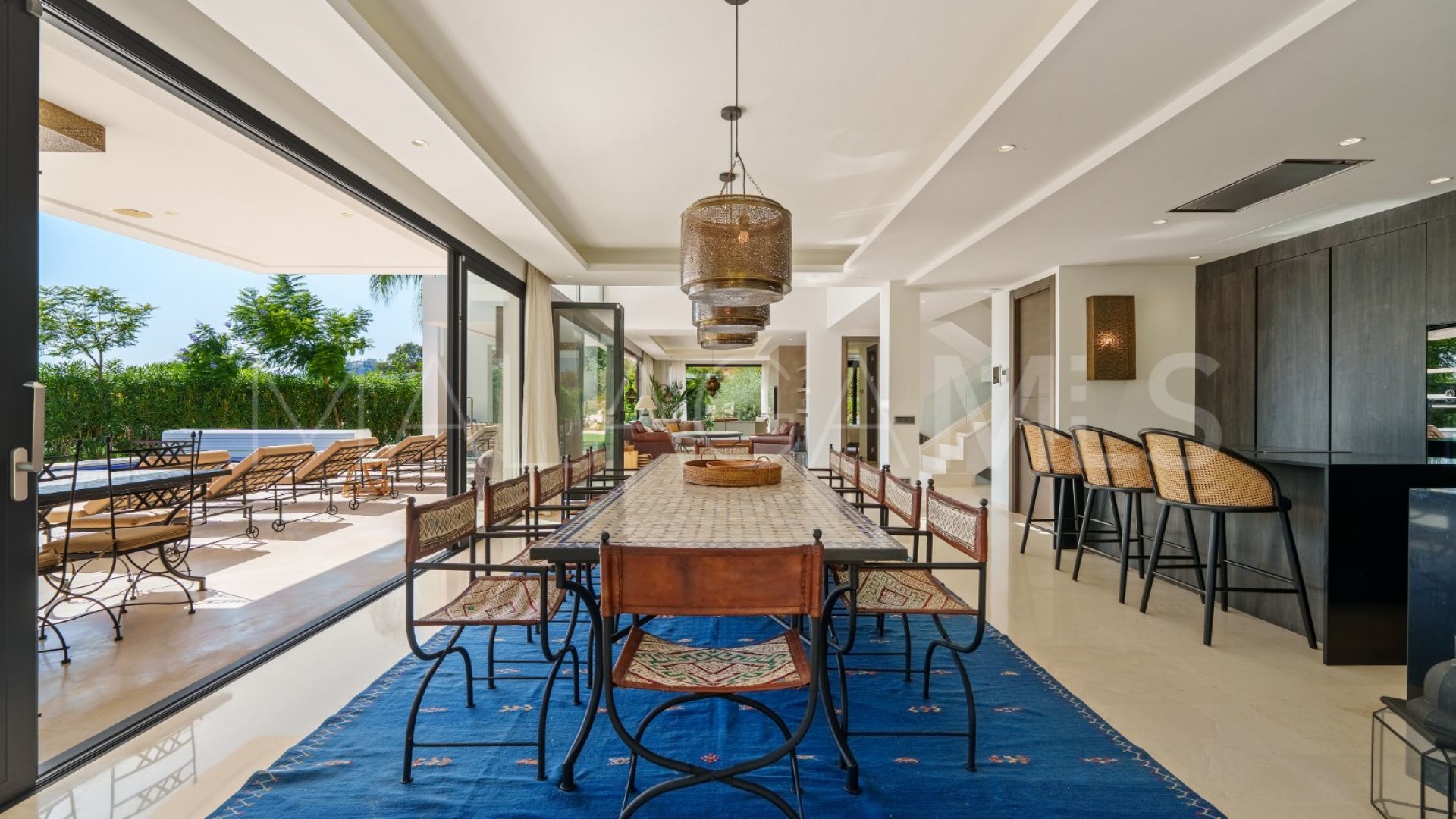 For sale Los Olivos villa with 6 bedrooms