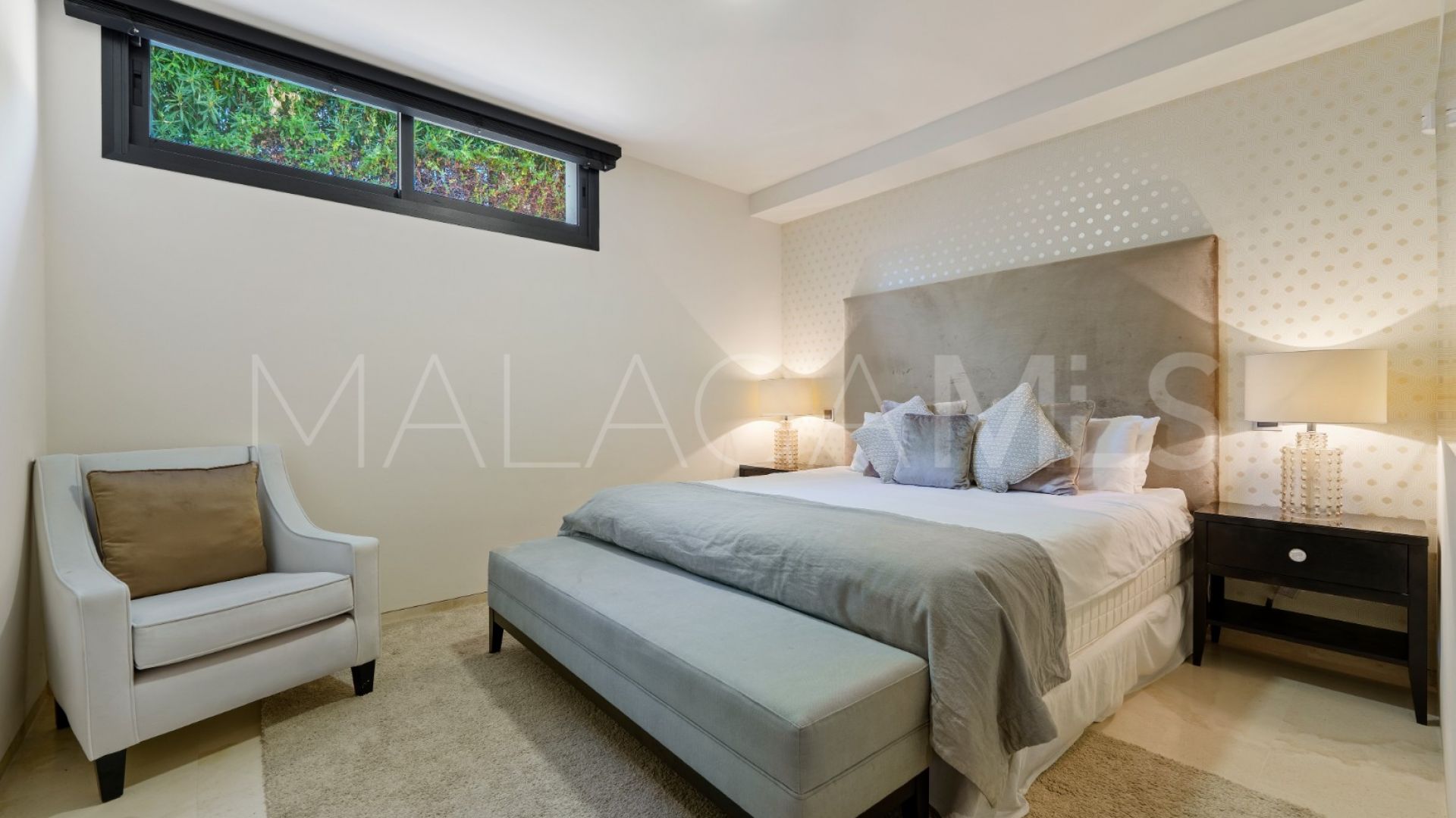 Villa for sale in Nueva Andalucia