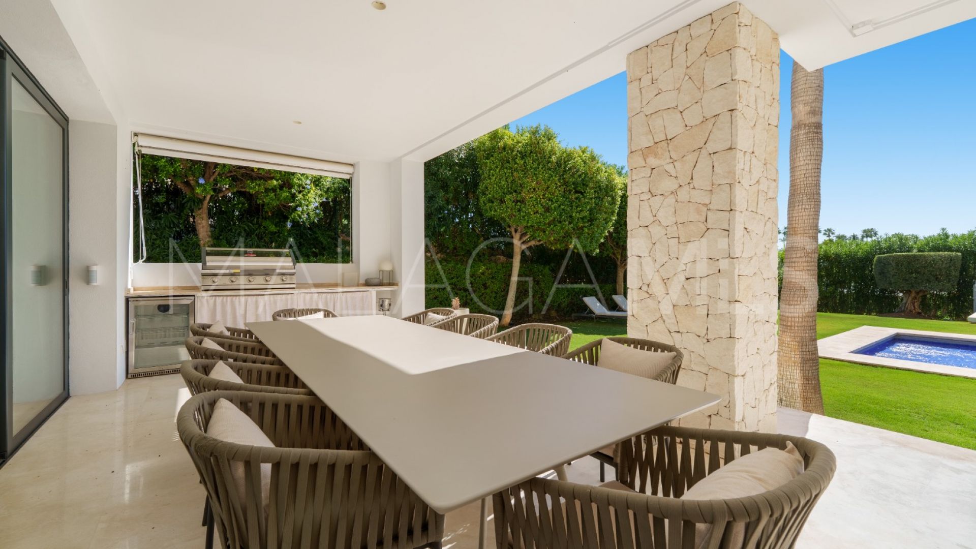 Villa for sale in Nueva Andalucia