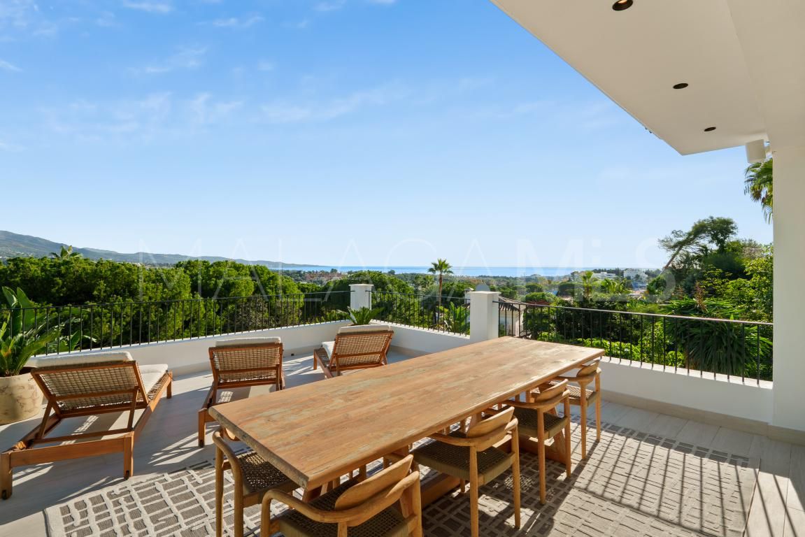 Villa for sale in Nueva Andalucia