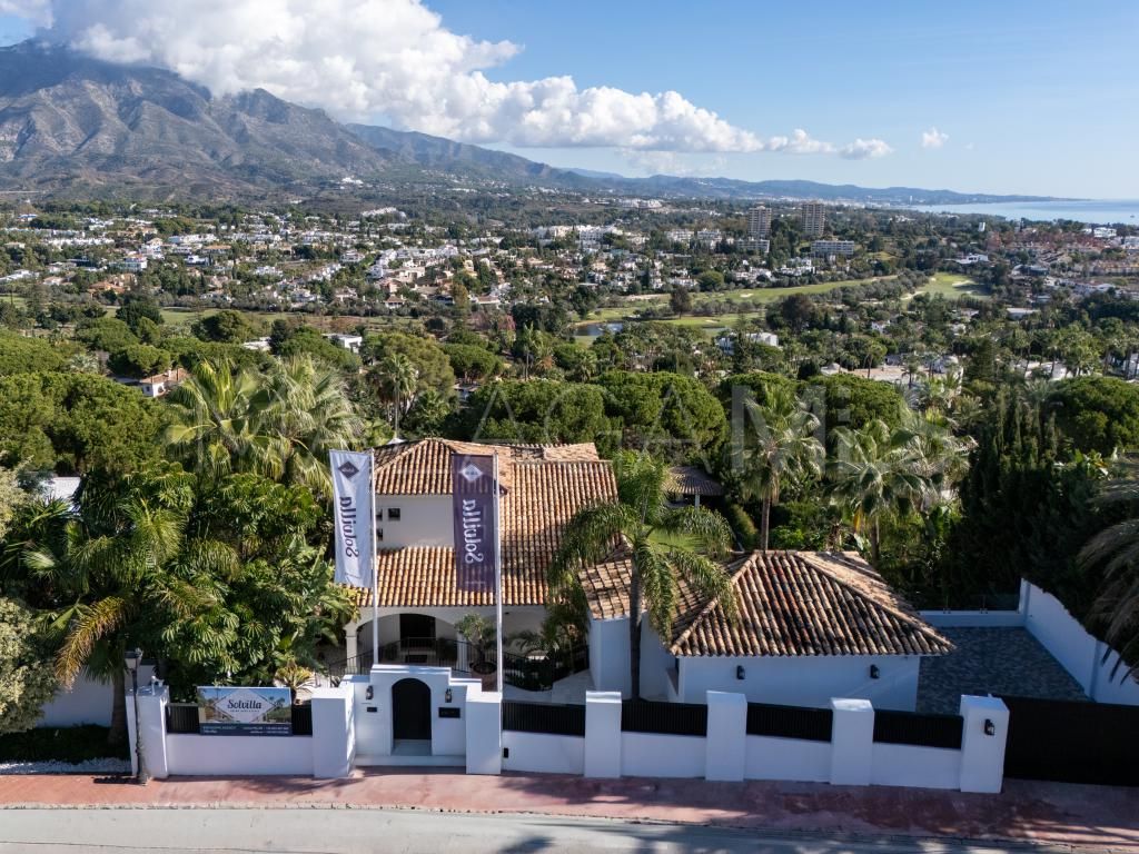 Villa for sale in Nueva Andalucia