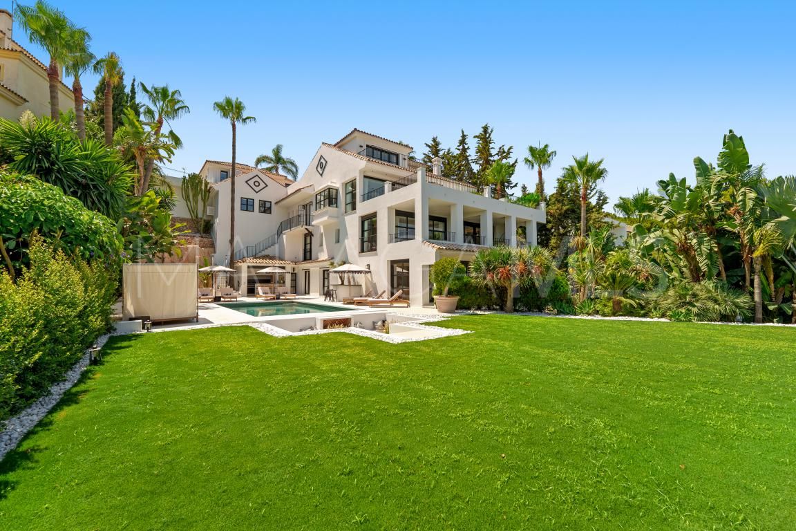 Villa for sale in Nueva Andalucia