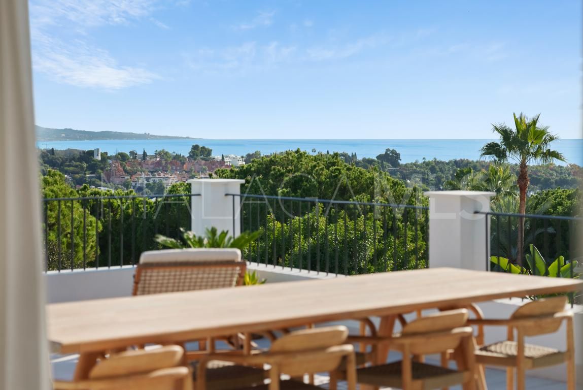 Villa for sale in Nueva Andalucia