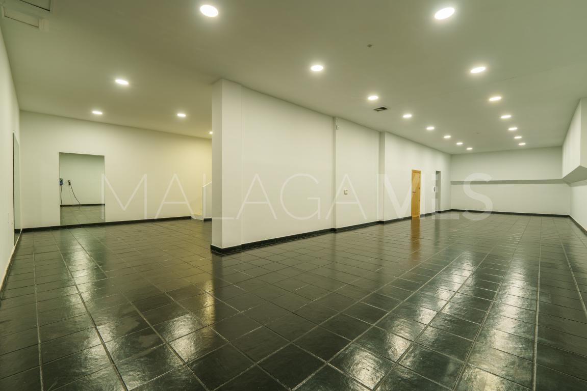 Villa for sale in Nueva Andalucia