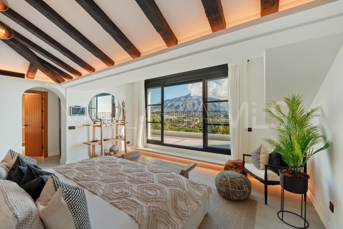 Villa for sale in Nueva Andalucia