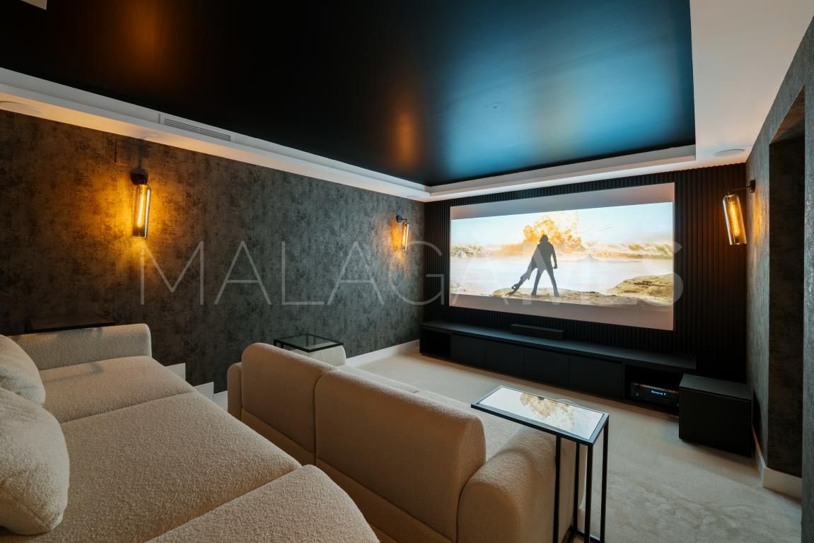 Villa for sale in Nueva Andalucia