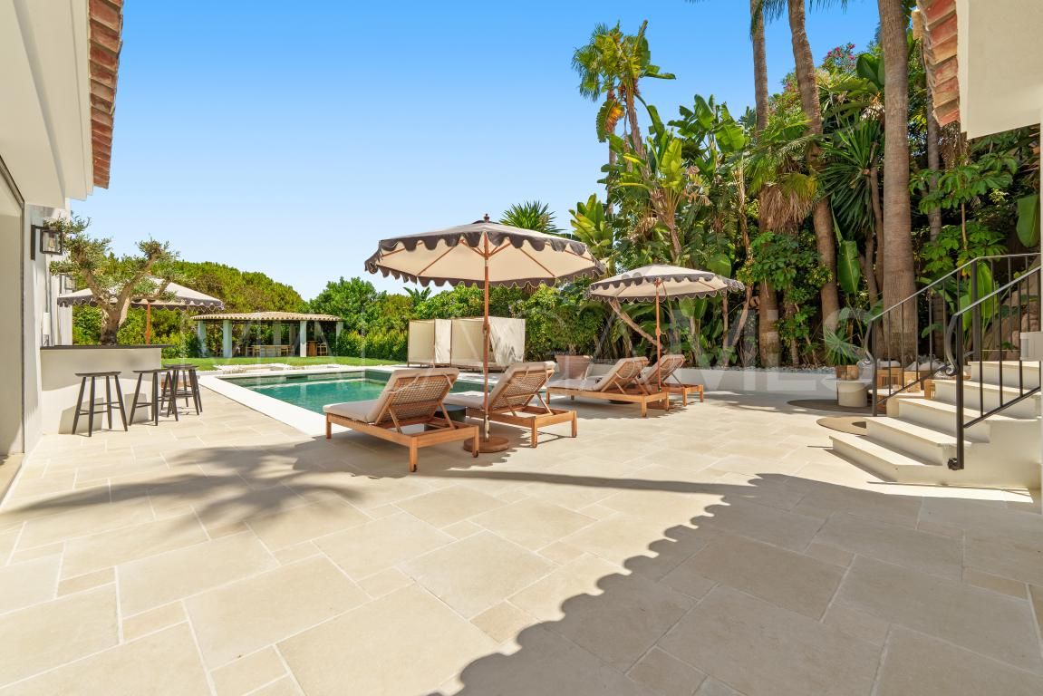 Villa for sale in Nueva Andalucia