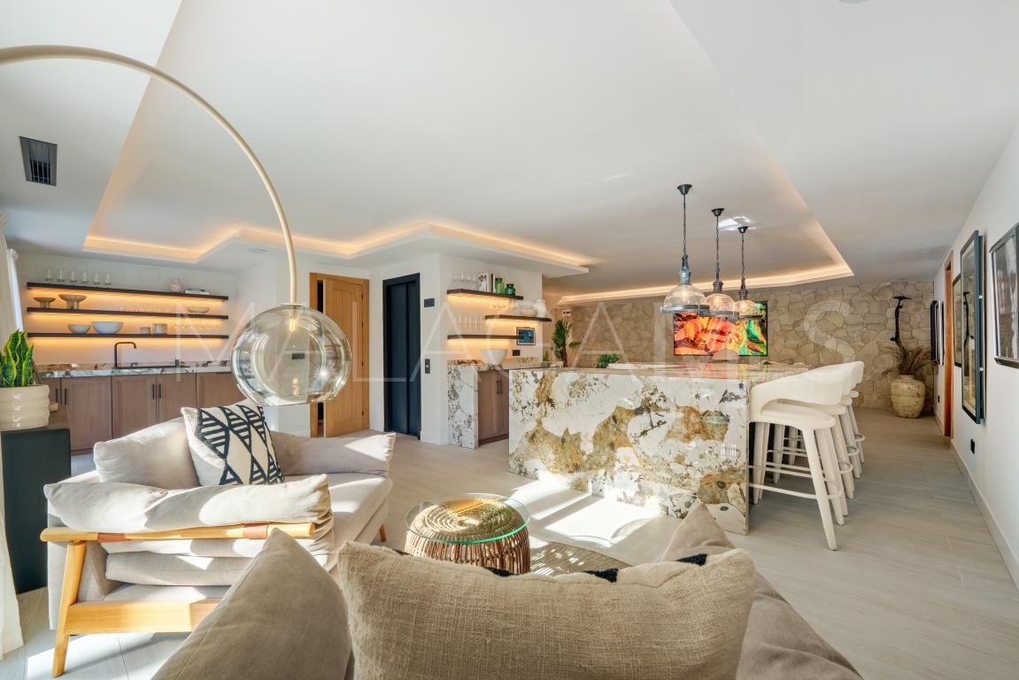 Villa for sale in Nueva Andalucia